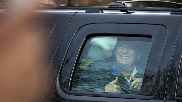 U.S. President Donald Trump gives a thumbs up towards supporters as he departs Trump National Golf Club on December 13, 2020 in Sterling, Virginia. Al Drago/Getty Images/AFP Al Drago / GETTY IMAGES NORTH AMERICA / Getty Images via AFP