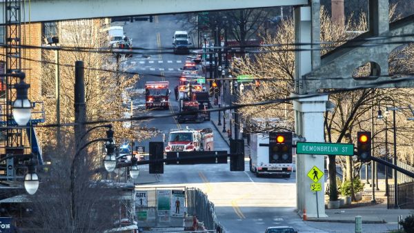 Police close off an area damaged by an explosion on Christmas morning on December 25, 2020 in Nashville, Tennessee. A Hazardous Devices Unit was en route to check on a recreational vehicle which then exploded outside An Intentional explosion on Christmas morning causes Significant damage in downtown Nashville Terry Wyatt/Getty Images/AFP Terry Wyatt / GETTY IMAGES NORTH AMERICA / Getty Images via AFP