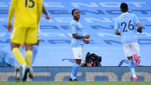 ستيرلينغ يحتفل بهدفه