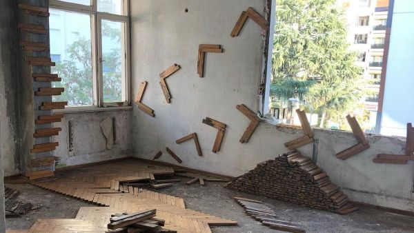 Curator and sculptor Begum Tekay in ne of the neighbourhood felines (Instagram)