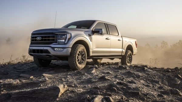فورد توسّع نطاق مجموعتها من شاحنات الطرقات الوعرة مع طرح F-150 تريمور Tremor الجديدة كلياً للعام 2021 - شاحنة 4x4 المتينة المناسبة للعمل والترفيه