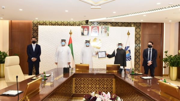 جمارك دبي تحصل على شهادة "مختبر معتمد" من المعهد العالمي للابتكار