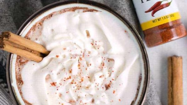 شوكولاتة ساخنة بالفلفل والتوابل لليلة شتاء باردة