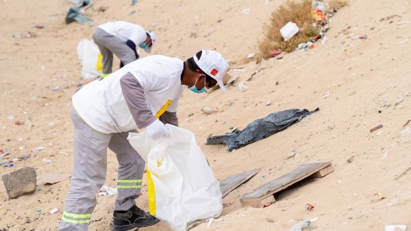 دبي للاستثمار تجمع 3.5 طن من النفايات القابلة لإعادة التدوير ضمن حملة "نظفوا الإمارات 2020" التي أطلقتها مجموعة عمل الإمارات للبيئة
