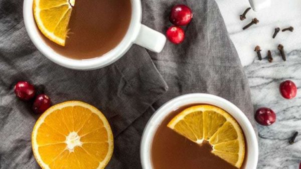 عصير التفاح الدافئ بالكرانبيري للكريسماس