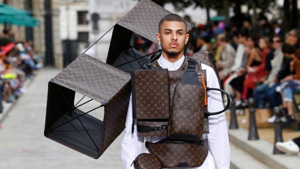 طائرة ورقية من LV