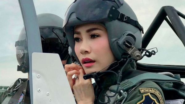 Sineenat Wongvajirapakdi  (Twitter)
