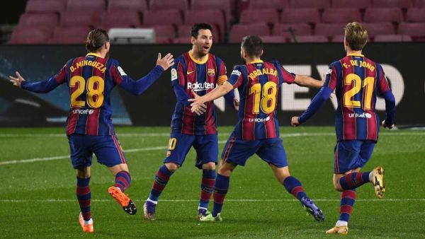 برشلونة يقترب من ركب الصدارة