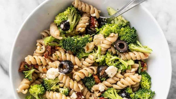 سلطة الباستا الملونة