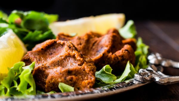 Turkish Food Cig Kofte with lemon  (Shutterstock)	