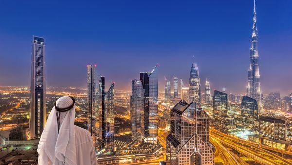 The UAE had to rely almost entirely on the booming oil industry for decades until its economy was strong enough to expand into new industries. (Shutterstock: Samot)  How Has the UAE Become the Beacon of Success in the MENA?