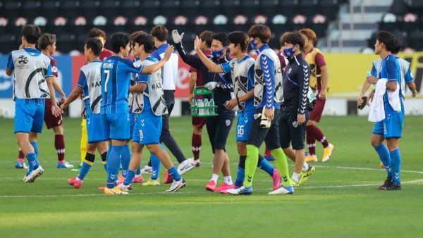 Ulsan Hyundai players celebrate their victory (Photo: AFP)