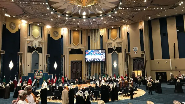 تأتي بوادر الحلحلة في وقت تستعد دول الخليج للتعامل مع إدارة أميركية جديدة
