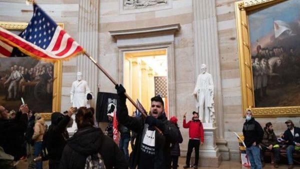 FBI : متطرفو اليمين قد يتنكرون بزي الحرس الوطني