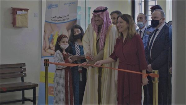 افتتح سفير المملكة العربية السعودية في الأردن، نايف بن بندر السديري، ومديرة شؤون الأونروا في الأردن مارتا لورينزو، مركز الأونروا الصحي الجديد 