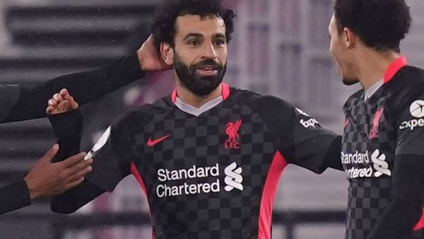 صلاح يرفع رصيده إلى 15 هدفاً في صدارة الهدافين وبفارق 3 أهداف عن هاري كاين وهيونغ مين سون أقرب ملاحقيه