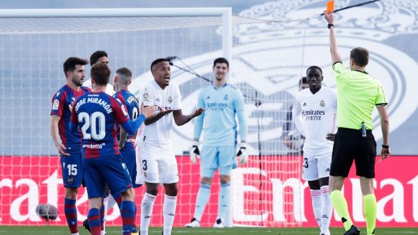 طرد ميليتاو المبكر كلف ريال مدريد نقاط المباراة