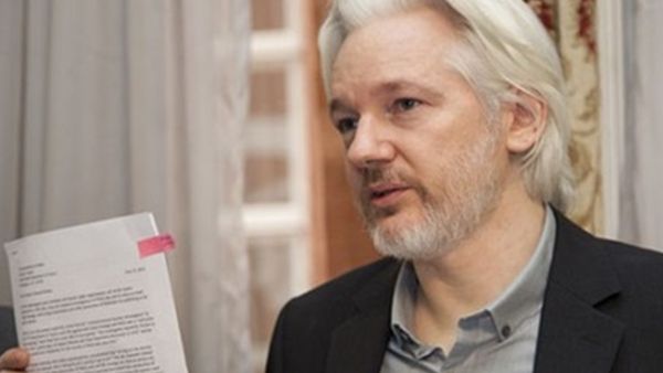 مؤسس موقع ويكيليكس جوليان أسانج 