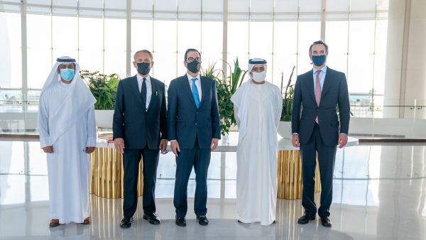 خلال الحدث معالي عبيد حميد الطاير يلتقي مع معالي ستيفن منوشن وزير الخزانة الأمريكي
