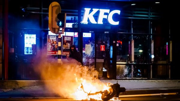 The Netherlands was hit by a second wave of riots on January 25 evening after protesters again went on the rampage in several cities following the introduction of a coronavirus curfew over the weekend. Riot police clashed with groups of protesters in the port city of Rotterdam, where they used a water canon.  Marco de Swart / ANP / AFP