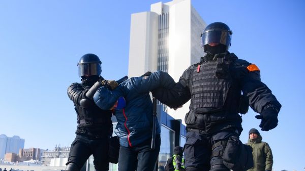 Riot police detain a man during a rally in support of jailed opposition leader Alexei Navalny in the far eastern city of Vladivostok on January 31, 2021. Navalny, 44, was detained on January 17 upon returning to Moscow after five months in Germany recovering from a near-fatal poisoning with a nerve agent and later jailed for 30 days while awaiting trial for violating a suspended sentence he was handed in 2014. Pavel KOROLYOV / AFP