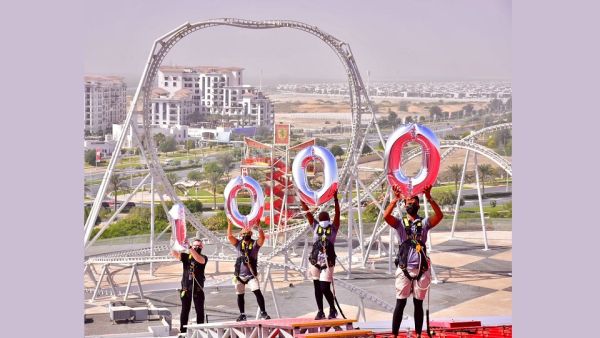 عالم فيراري أبوظبي تحتفل بتخطي 1000 مشاركة في تجربتي "جولة على السطح" و"المسار الانزلاقي" الجديدتين