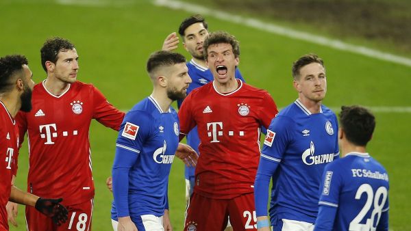 مولر (وسط) يقود بايرن لفوز جديد