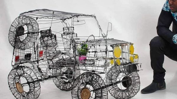 Works by Congolese artist Ulrich Zouanda are presented in this exhibition. (Instagram)