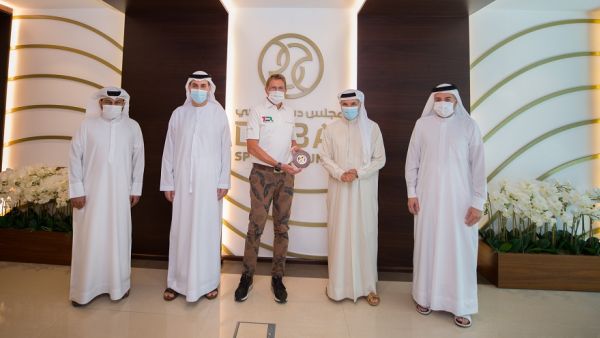 Dubai Sports Council Honours ‘7 Emirates Run’ Founder Lauxen for His Service To Community