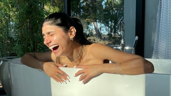 Derriere Posing and Running in Bikini.. This Is How Mia Khalifa Welcomed 2021