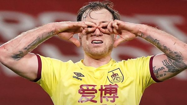 بارنز يحتفل بهدفه