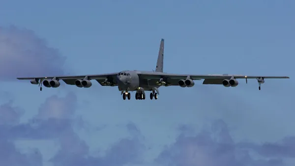  قاذفة استراتيجية أمريكية من طراز “بي- 52”