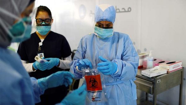 توفر الدولة لجميع المواطنين والمقيمين بالمجان اللقاح الذي صنعته شركة "سينوفارم" الصينية الحكومية