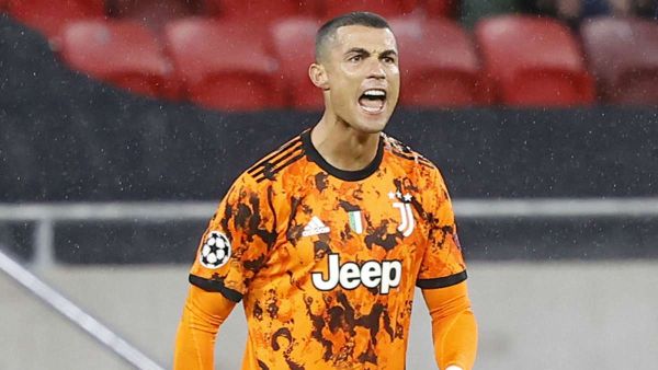 رفع رونالدو رصيده إلى 14 هدفا، ليواصل الانفراد بصدارة الهدافين، بفارق هدفين عن أقرب ملاحقيه روميلو لوكاكو