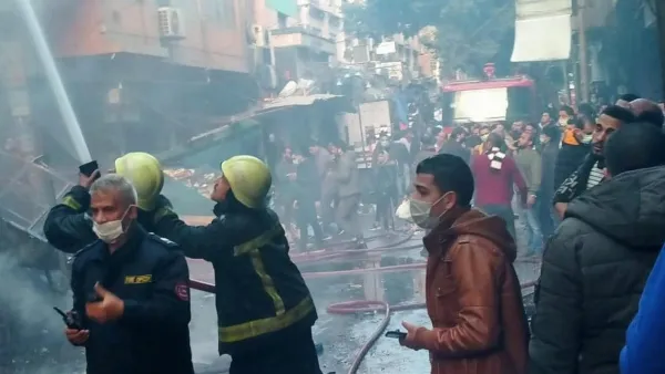 حريق كبير التهم 20 محلا تجاريا ليل الجمعة السبت، في منطقة التوفيقية