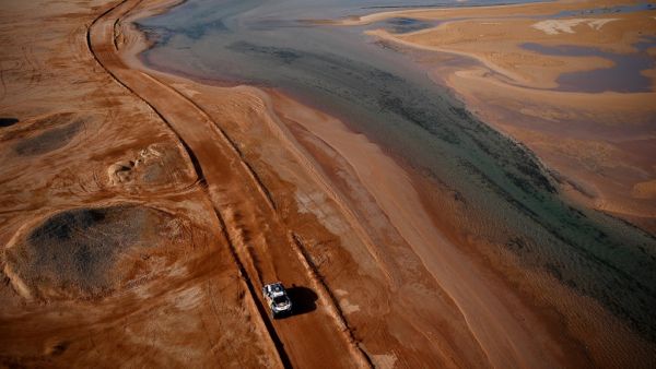 Mini's driver Stephane Peterhansel and his co-driver Edouard Boulanger of France compete by the Red Sea during Stage 9 of the Dakar Rally 2021 (Photo: AFP)
