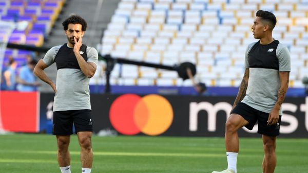 The Brazilian and Egyptian forwards combined once again, albeit, the Reds were at the losing end against the Red Devils (Photo: AFP)