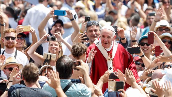 Pope Francis waves to faithful at the end of the Pentecost mass in St. Peter's Square. (Shutterstock)