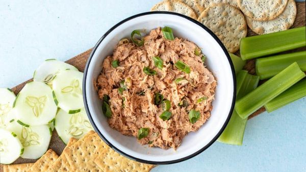 سلطة التونة الكورية مع صلصة جوتشوجانج 