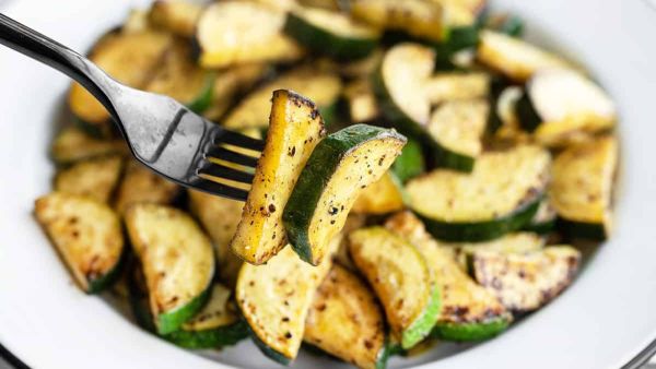 طبق الكوسا بالليمون والفلفل