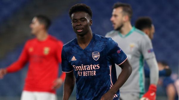 ساكا يدرك التعادل لآرسنال