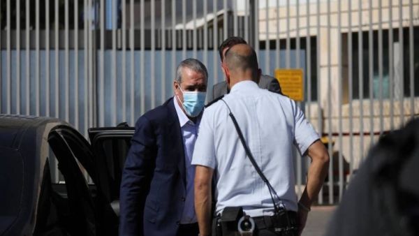 حسين الشيخ يزور مروان البرغوثي