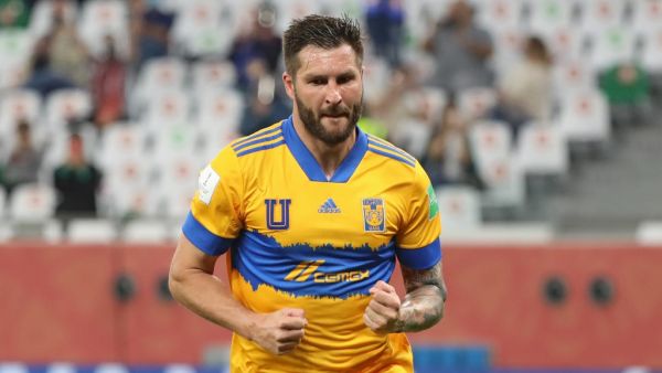 جينياك يحتفل بهدفه الحاسم