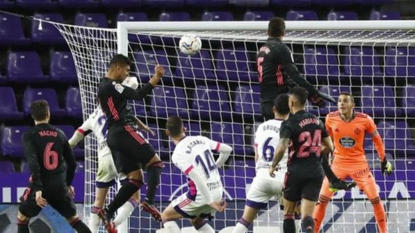 كاسيميرو يقود الملكي للتغلب على خصمه