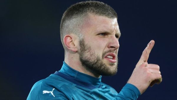 ريبيتش يحتفل بهدفه الحاسم قبل أن يغادر اللقاء بداعي الإصابة