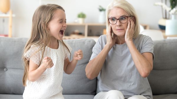 أنتِ مسؤولة عن تشكيل شخصية طفلك، وهناك خط رفيع بين التشكيل والتحكم