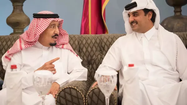 قطر ترفع علمها فوق سارية سفارتها في الرياض