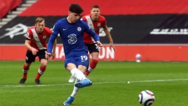 ماونت يدرك التعادل للبلوز