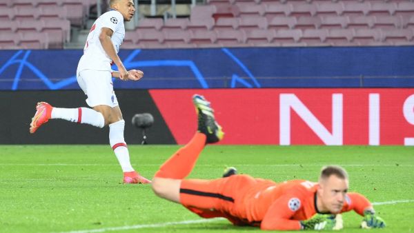 مبابي (يسار) يدك شباك مارك أندريه تير شتيغين بثلاثية