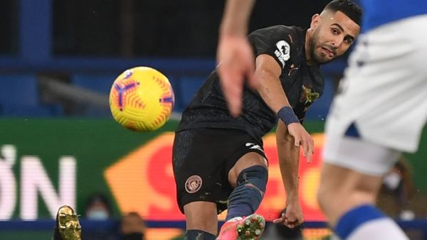 محرز يسجل هدفاً مميزاً